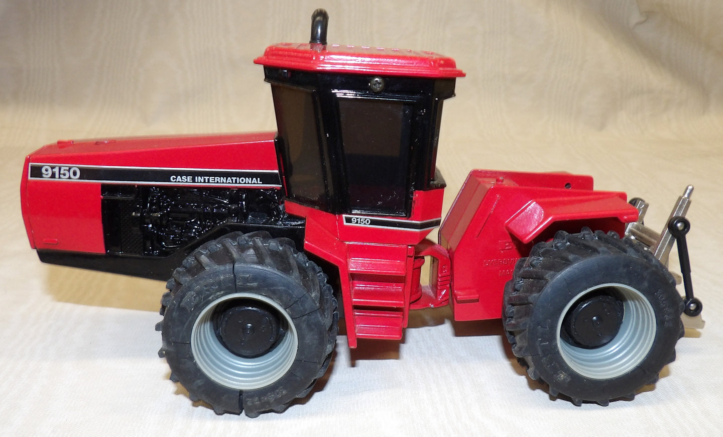 #SY641 1/32 Case-IH 9150 4WD Tractor with Singles - Cracked Tires, AS IS