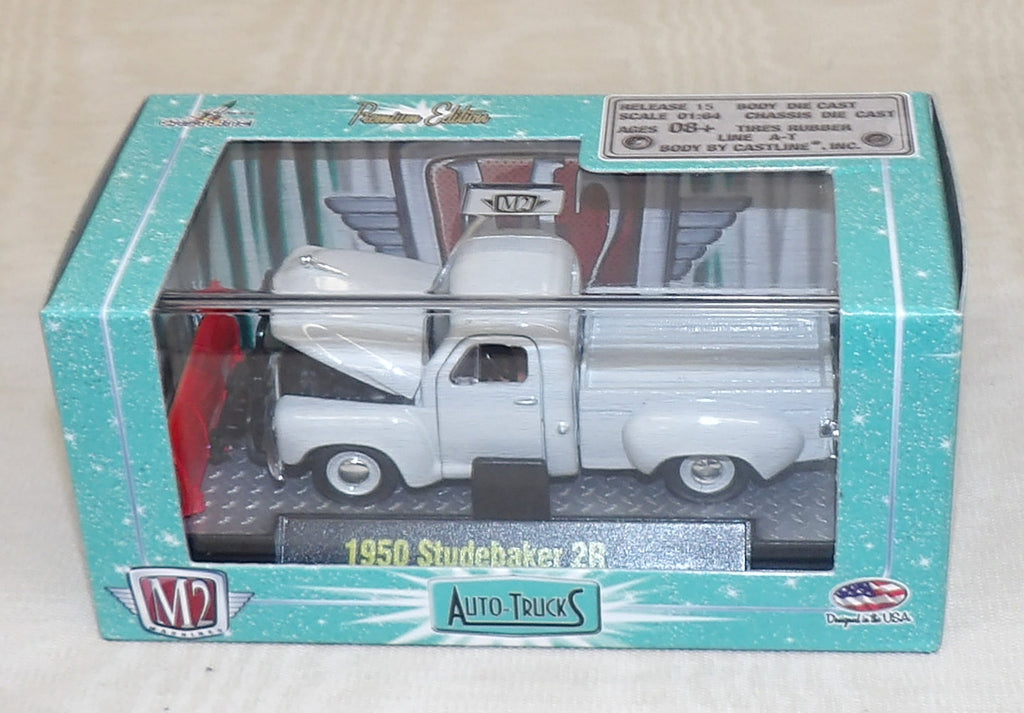 #32525 1/64 Light Gray 1950 Studebaker 2R Pickup with Blade