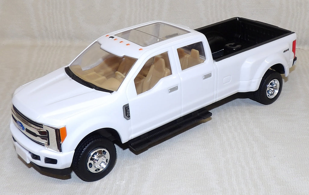 #466311 1/32 Ford F-350 Dually Pickup - Plastic, No Box