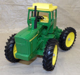 #510 1/16 John Deere 7520 4WD Tractor with Single Wheels
