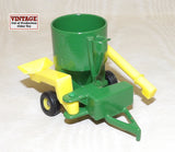 #586-5 1/64 John Deere Grinder Mixer - No Package