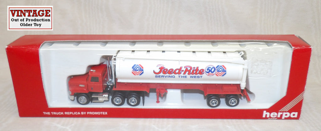#6016H 1/87 Feed-Rite Mack Day Cab with Feed Tanker Truck, Pre-Owned