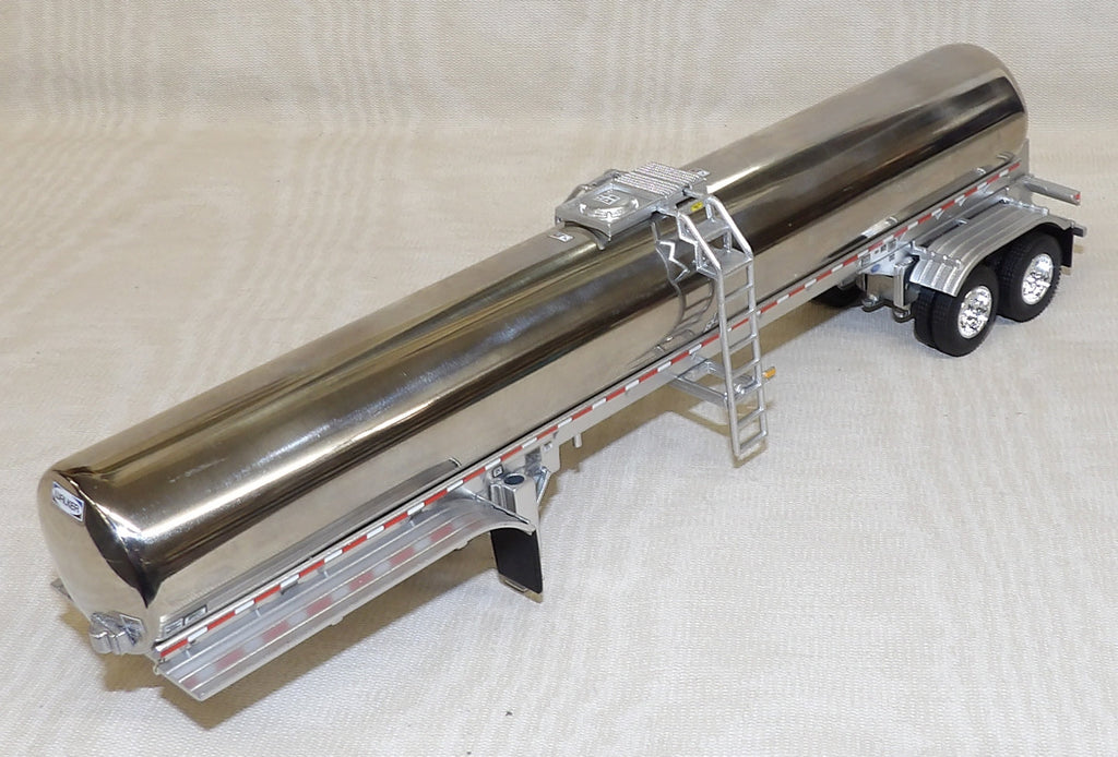 #620942 1/64 Walker Food Grade Tandem Axle Tanker Trailer - No Box