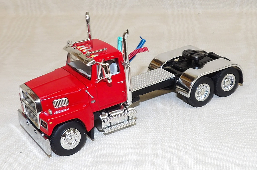 #621031 1/64 Heil Red Ford LTL-9000 Day Cab - No Box