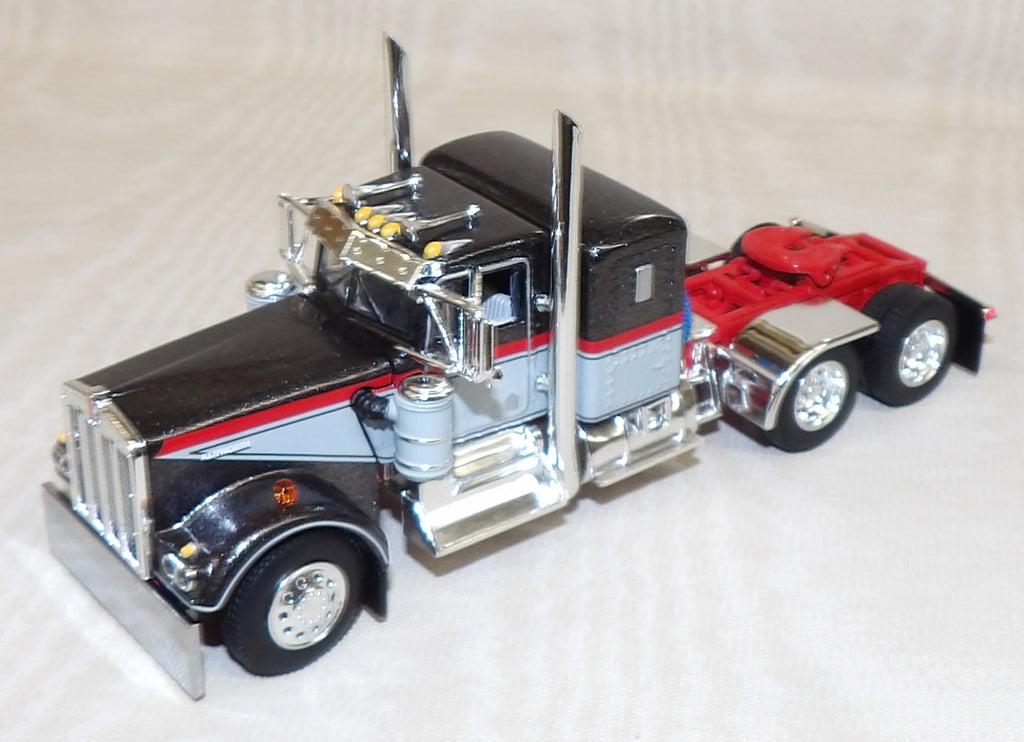 #621371 1/64 Gray & Red Kenworth W900A with 36" Sleeper - No Box