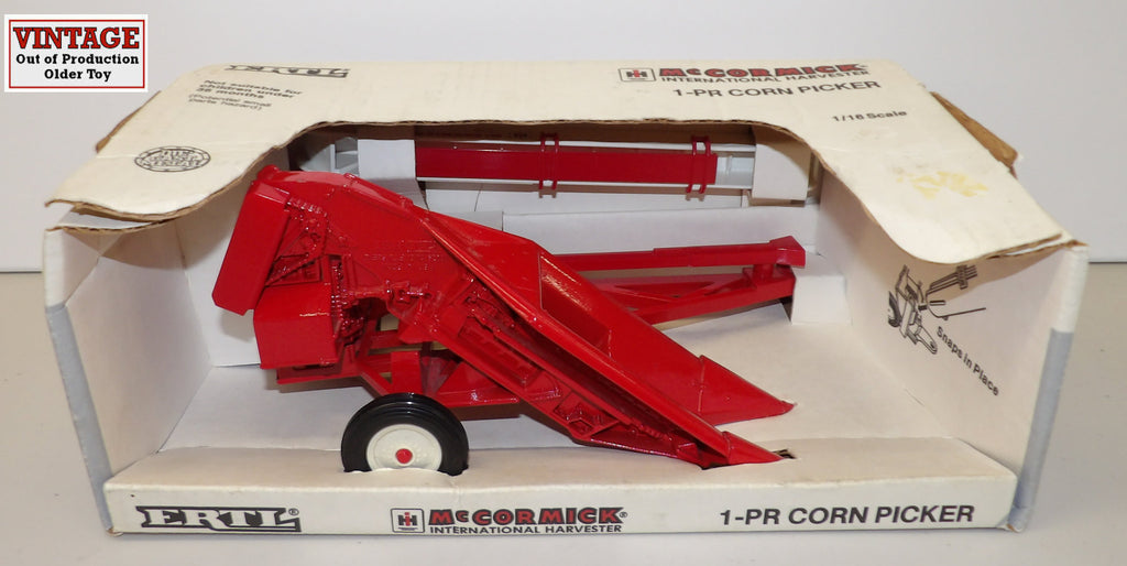 #666 1/16 McCormkick International Harvester 1-PR Corn Picker