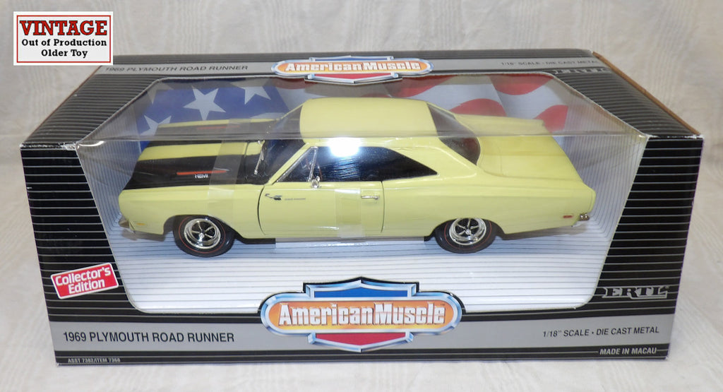#7368 1/18 1969 Plymouth Road Runner - Sunfire Yellow with Black Stripes