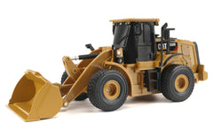 #84043 1/32 Cat 950M Wheel Loader with Accessories