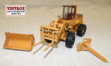 #C2426 1/35 Case 621 Wheel Loader with 4-in-1 Bucket and Attachments