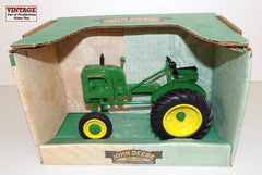 #JDM045 1/16 John Deere Model LA Tractor