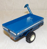 #K840 1/64 Kinze 840 Grain Cart - No Package, AS IS