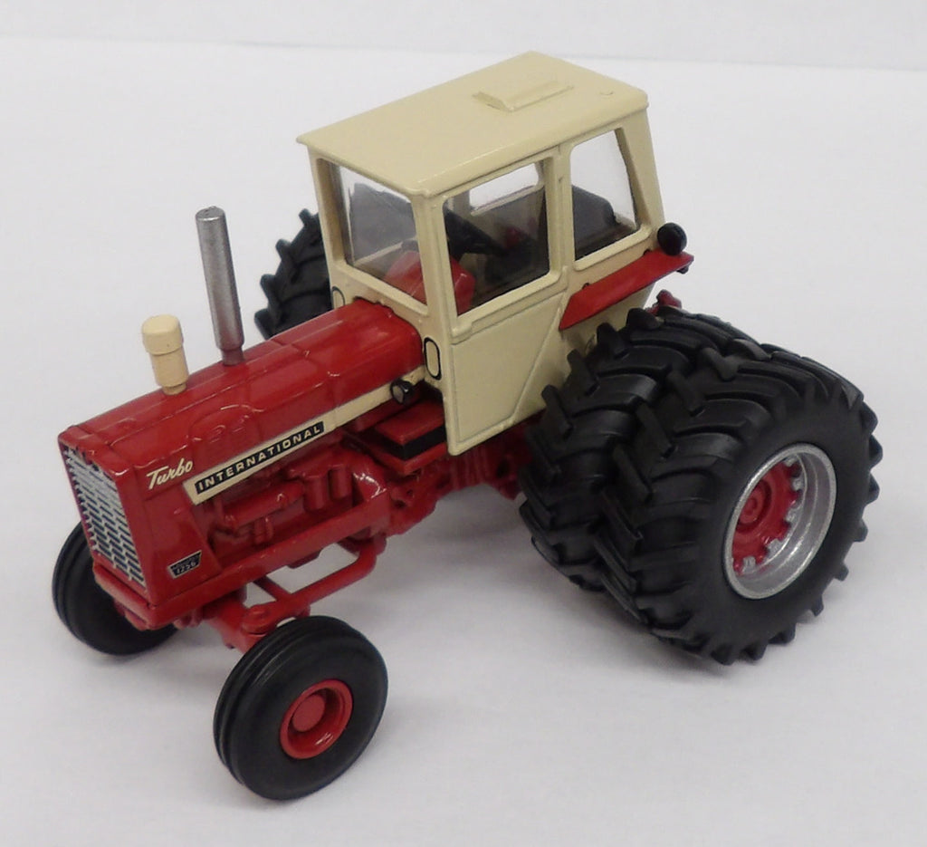 #ZJD1946 1/64 International Farmall 1256 2WD Tractor with Duals & Cab