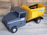 #RBT23 1/16 Gray & Yellow Lil' Mix Feed Truck