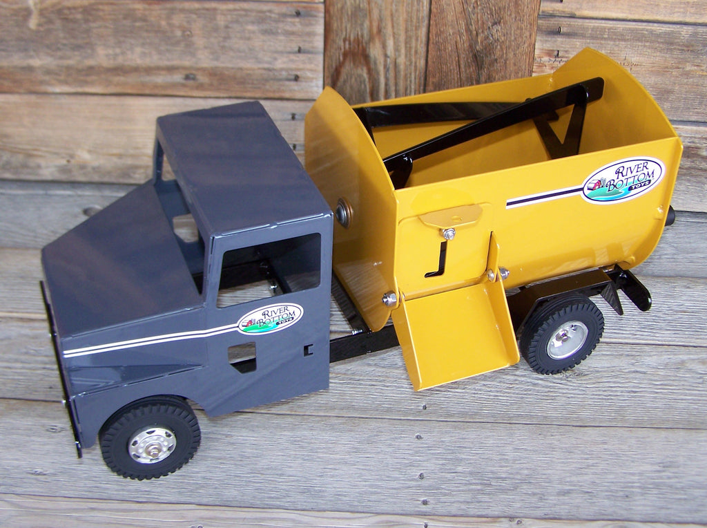 #RBT23 1/16 Gray & Yellow Lil' Mix Feed Truck